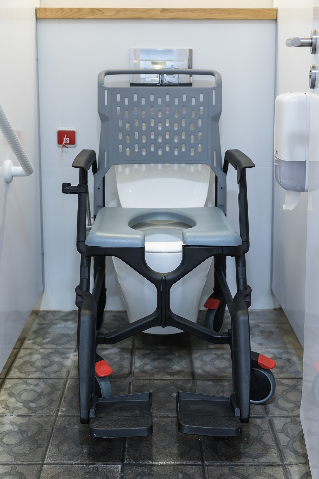 Location de fauteuil d'aisance Bathmobile, pmr, sénior