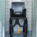 location-fauteuil-aisance-pliant-wheelable-pmr-handicape
