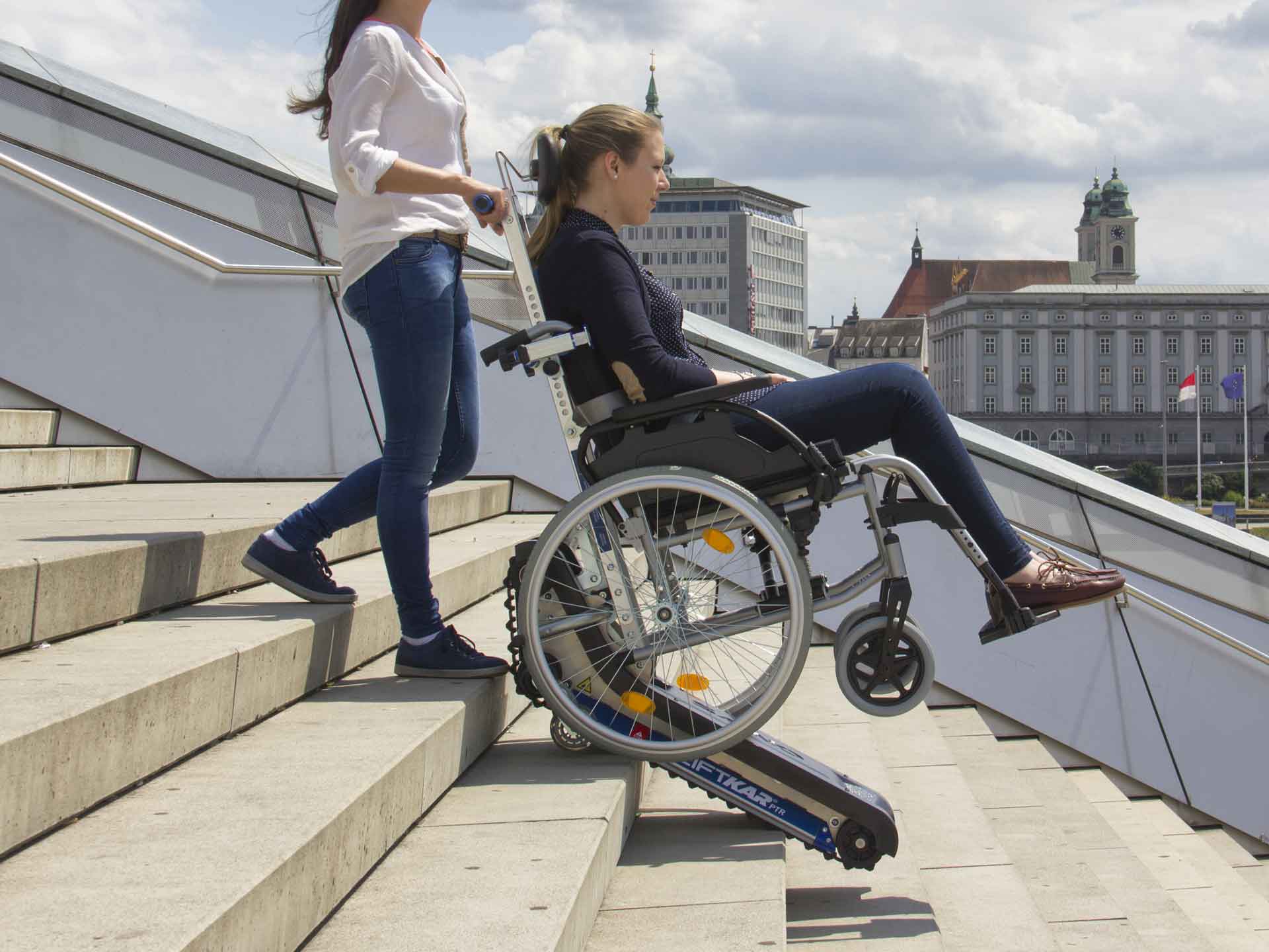 Location de monte escaliers à chenillettes pour déplacement de pmr et handicapés