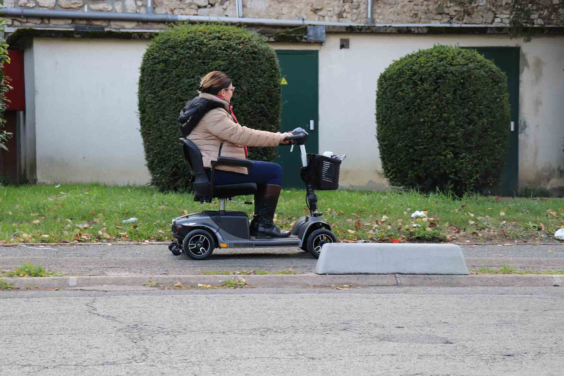 Location scooter électrique modèle REVO pour pmr à Paris et France