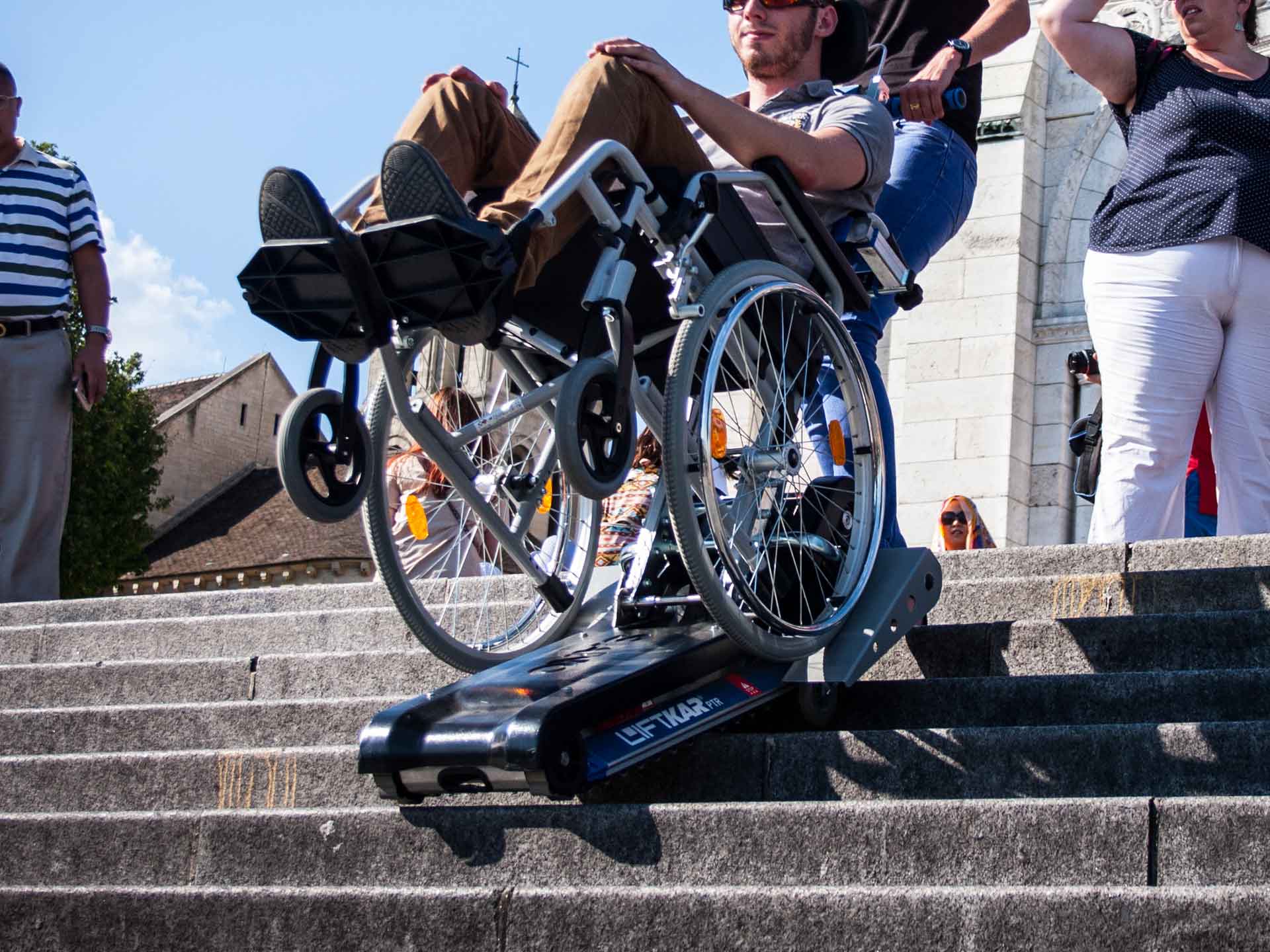 Louer un monte-escaliers à chenillettes pour pmr ou handicapé