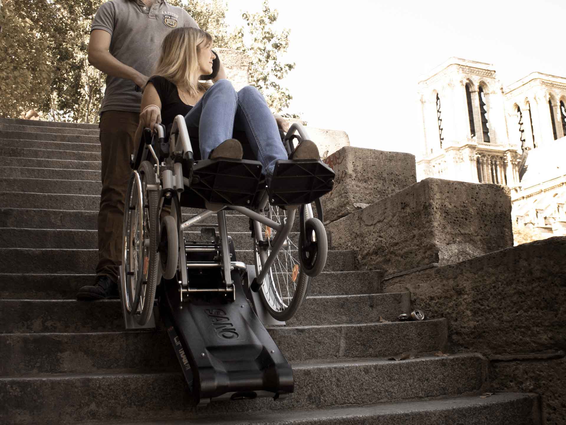 Chenillette monte-escalier électrique PTR pour fauteuils roulants